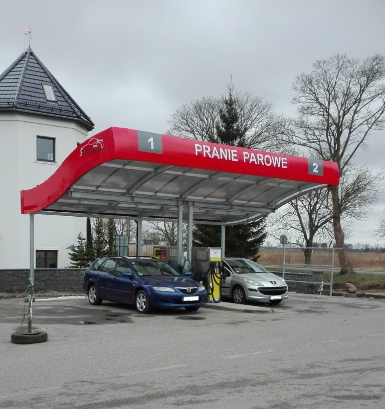 A new car wash in Kamen Pomorski, two-station with a roof.